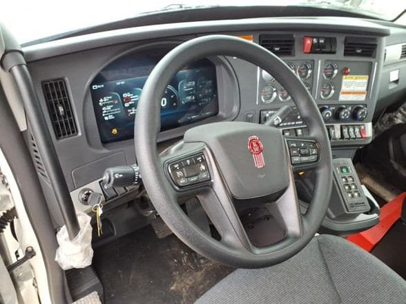 2025 Kenworth T880 image 17