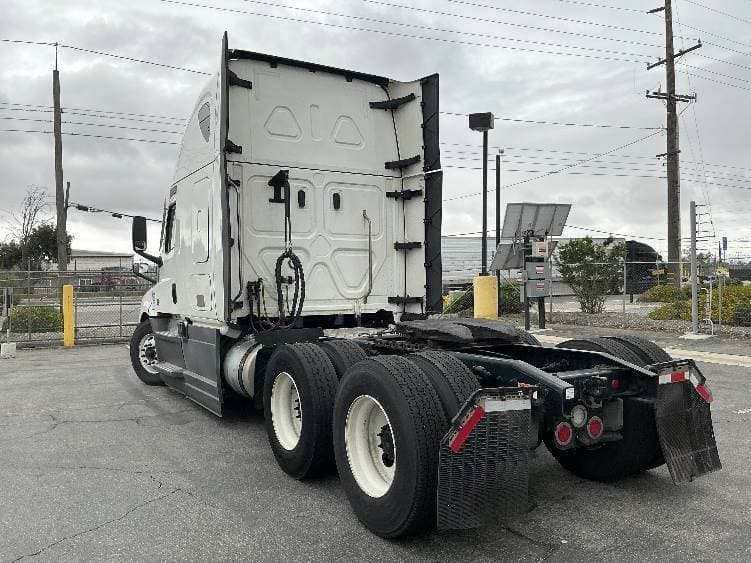2023 Freightliner Cascadia 126 image 3
