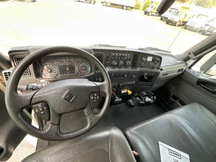 2022 International MV607 Box Truck - 220HP, 6 Speed Automatic, Roll up Door image 17