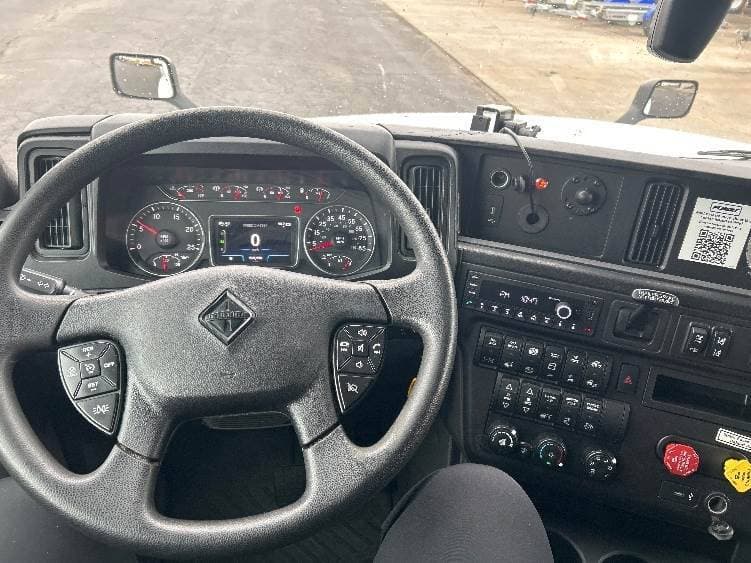 2023 International LT62F image 5