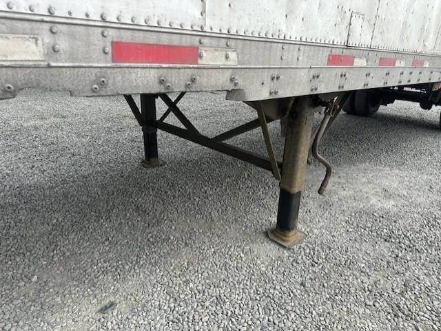 1999 Wabash 32’ ROLL DOOR DRY VAN WITH LIFT GATE Dry Van Trailer image 9