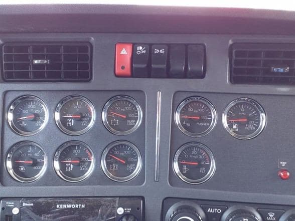 2025 Kenworth T880 image 16