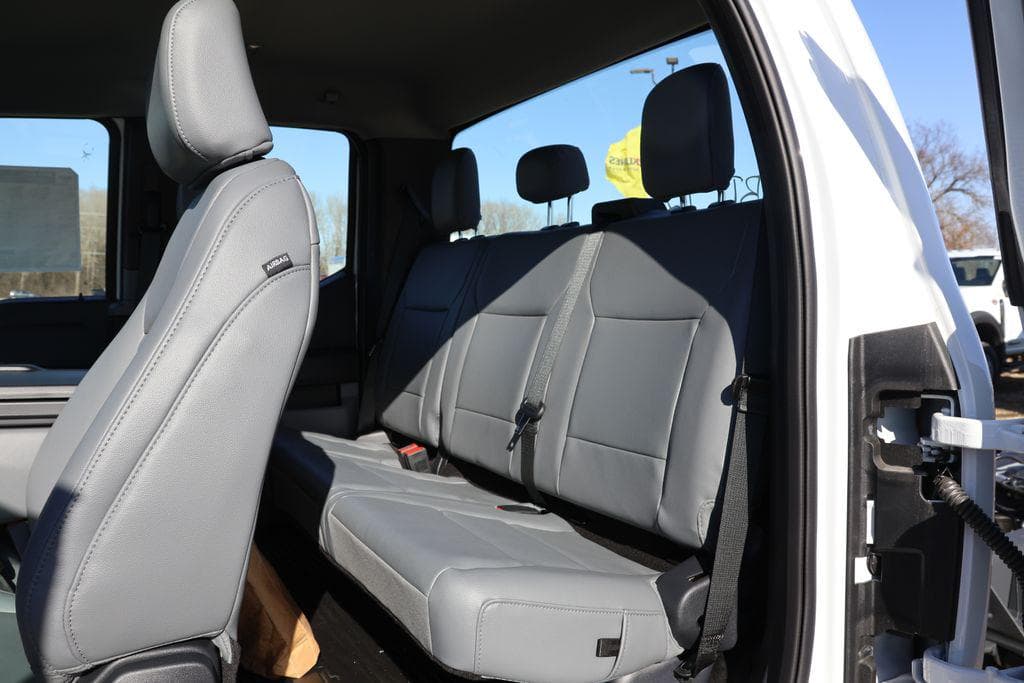 2024 Ford F-550SD XL Cab Chassis image 26