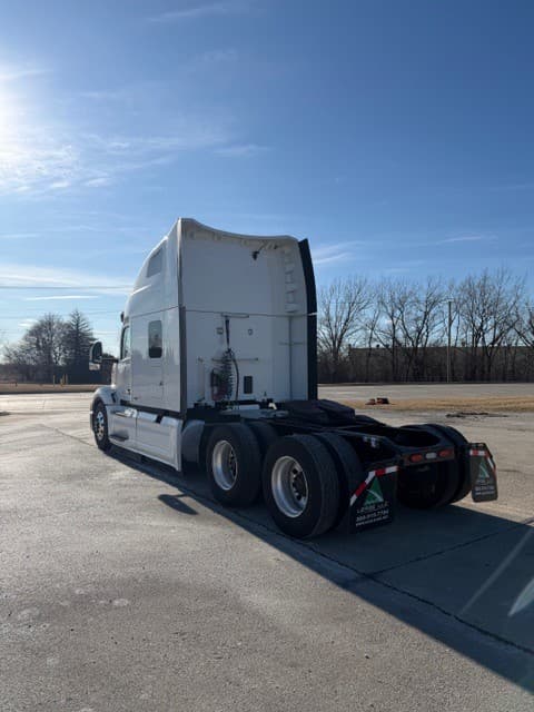 2024 Peterbilt 579 image 3