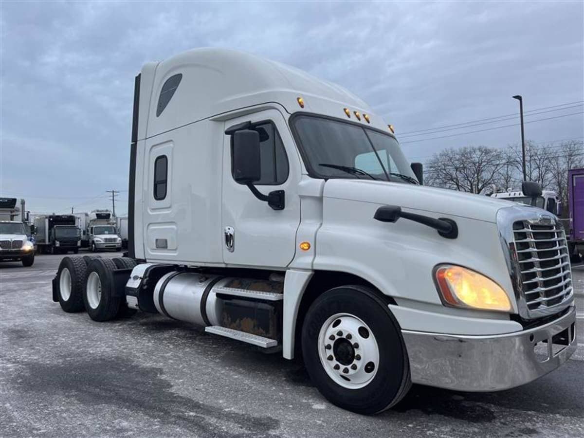2018 Freightliner Cascadia 125 Sleeper Semi Truck - 72" Condo Sleeper, 475HP, 10 Speed Automatic image 5