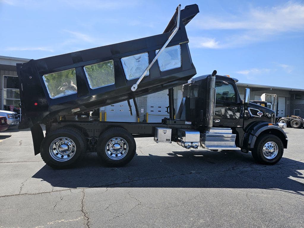 Used 2024 PETERBILT 567 image 16