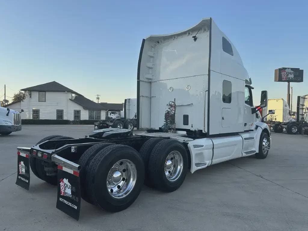 2022 Peterbilt 579 image 4