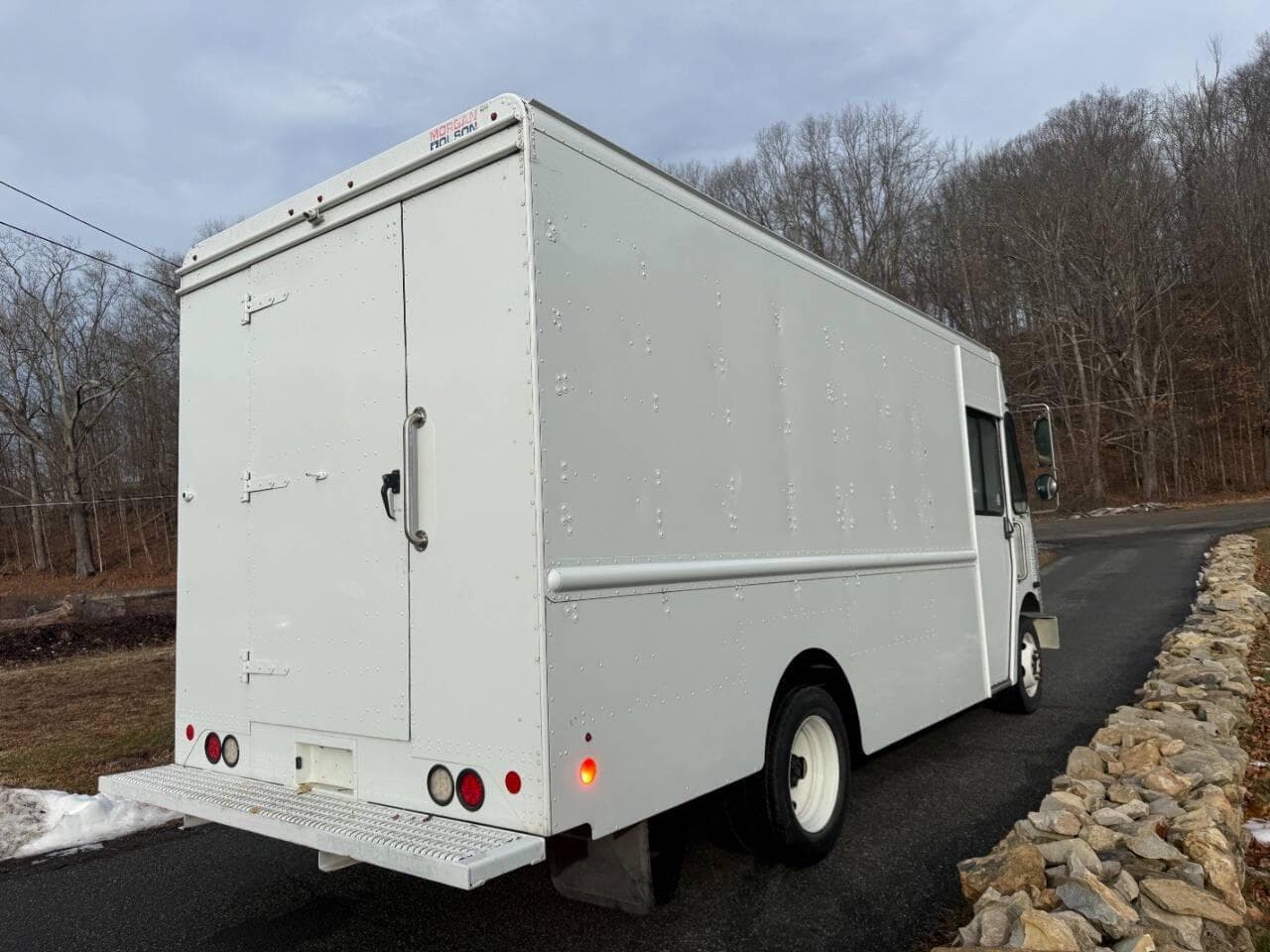 2019 Ford Stripped Chassis image 10