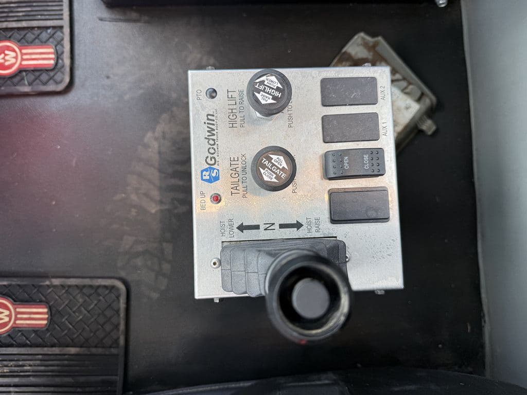 Used 2021 KENWORTH T880S image 12