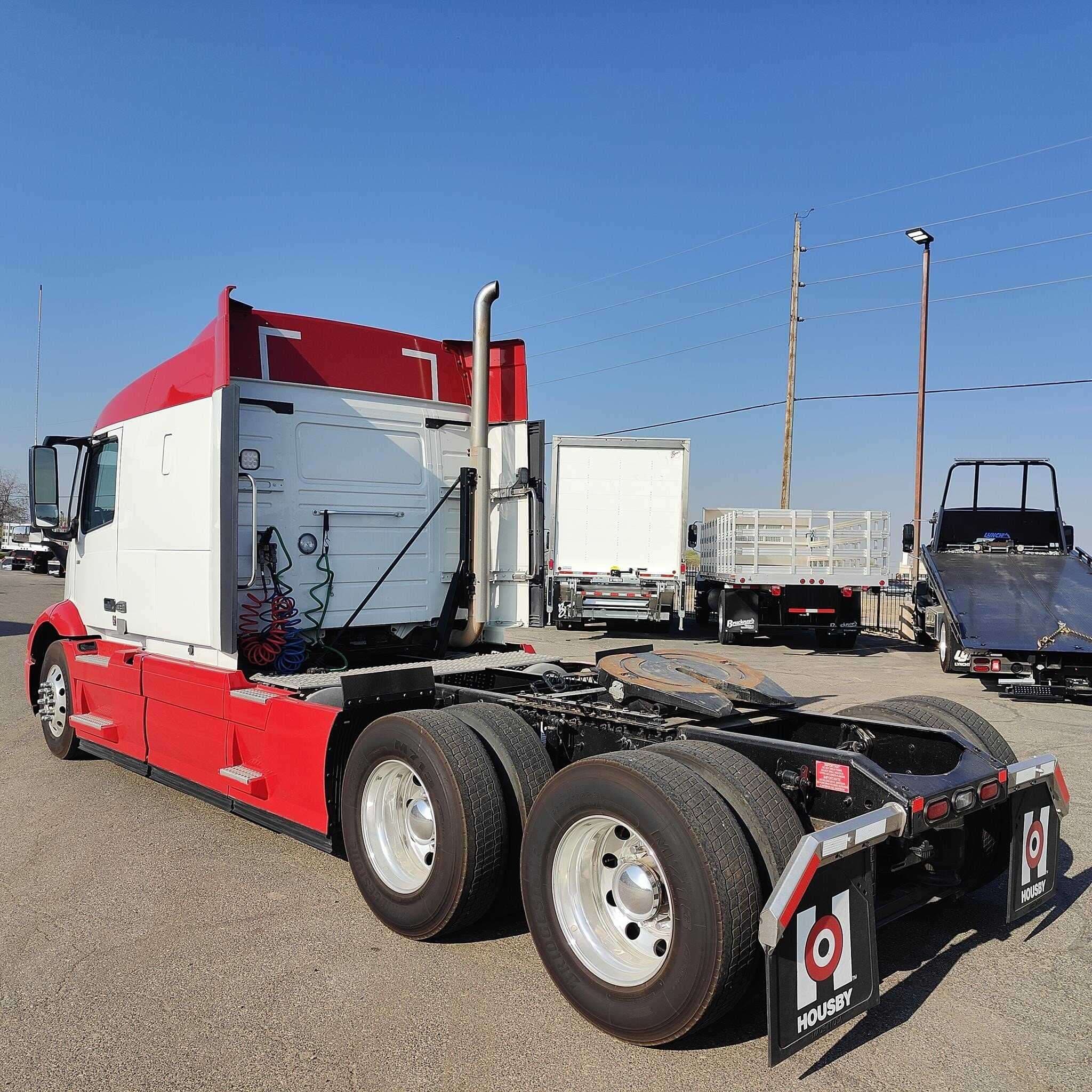 2024 Volvo VNR image 3