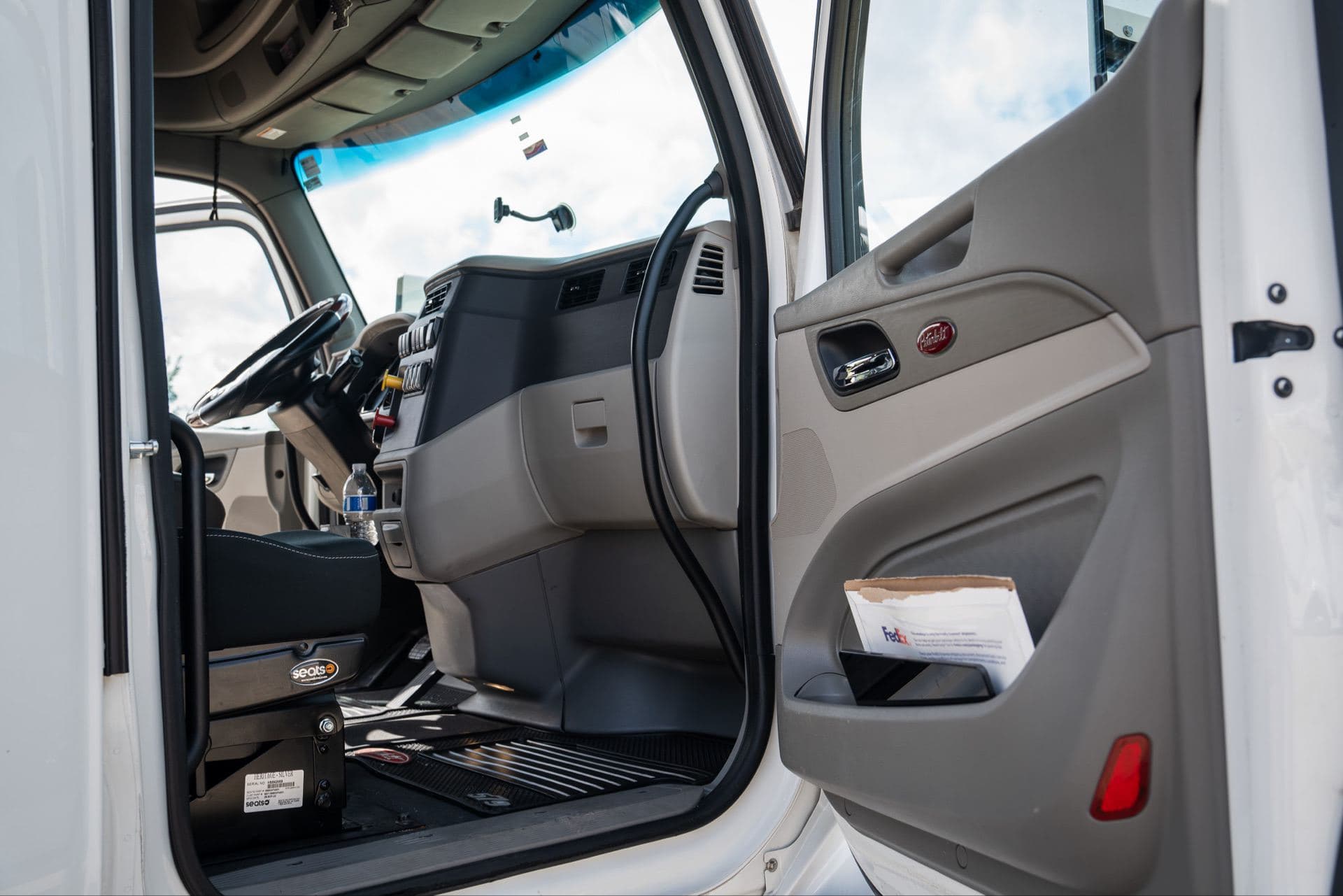 2020 Peterbilt 579 image 17