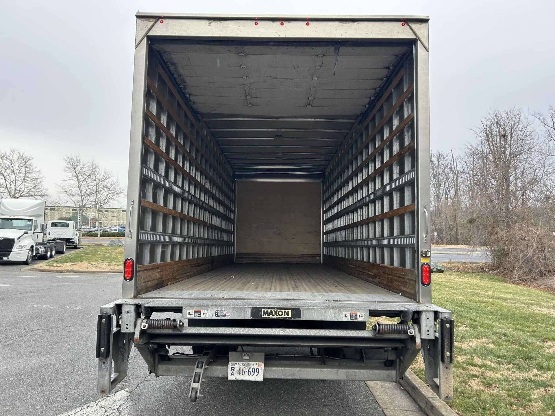 2022 Freightliner M2 image 7