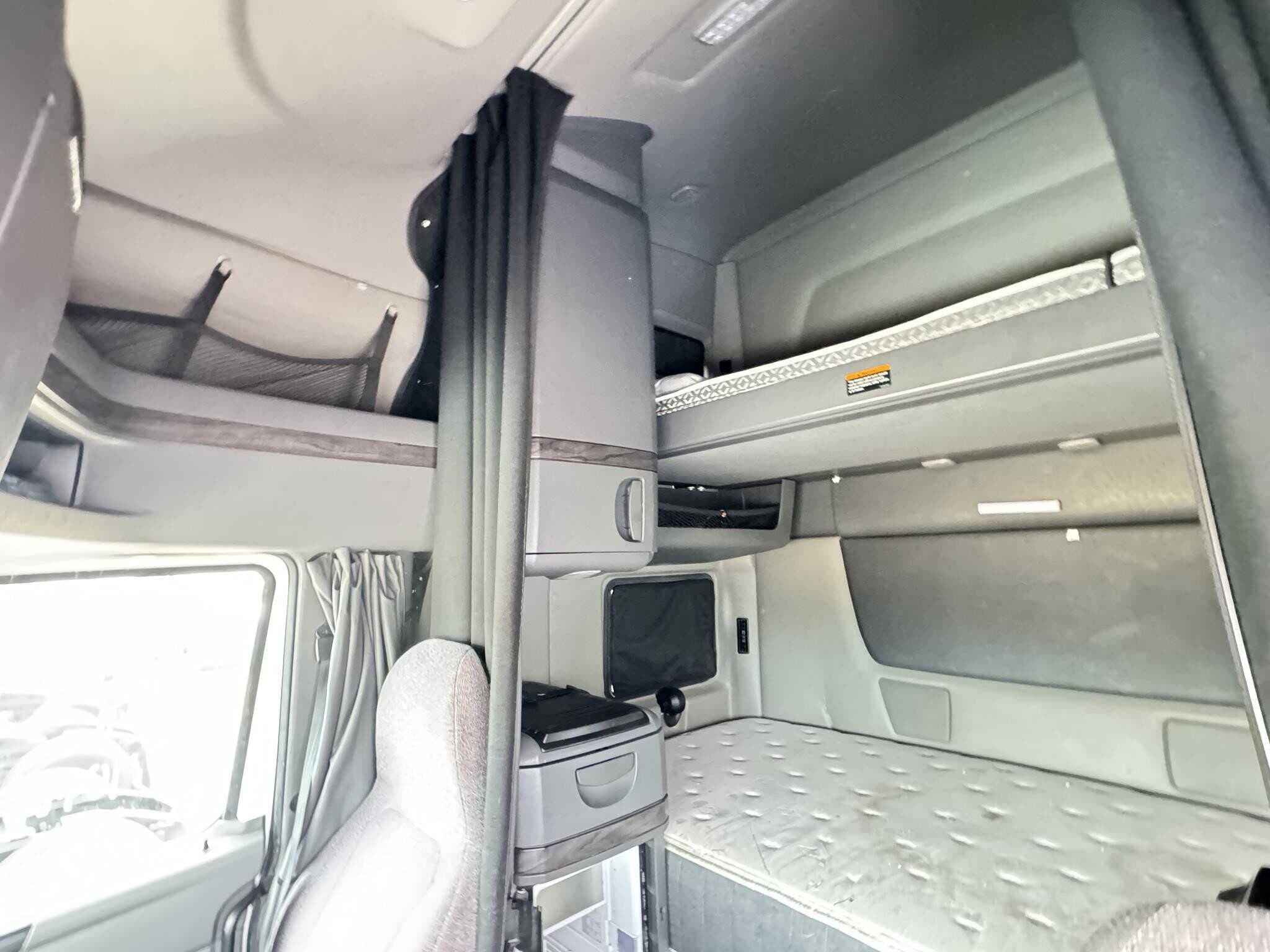 2023 International LT625 image 3