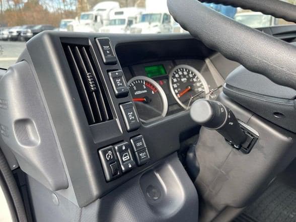 2024 Isuzu NRR image 13