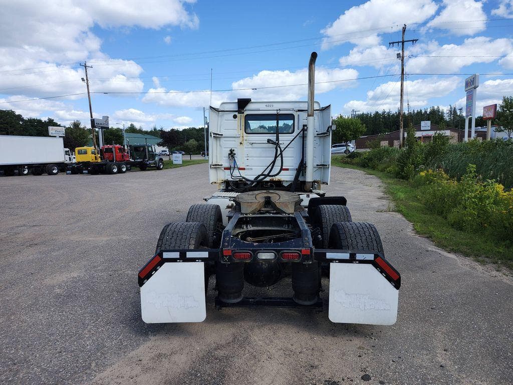 2016 Volvo VNL image 4