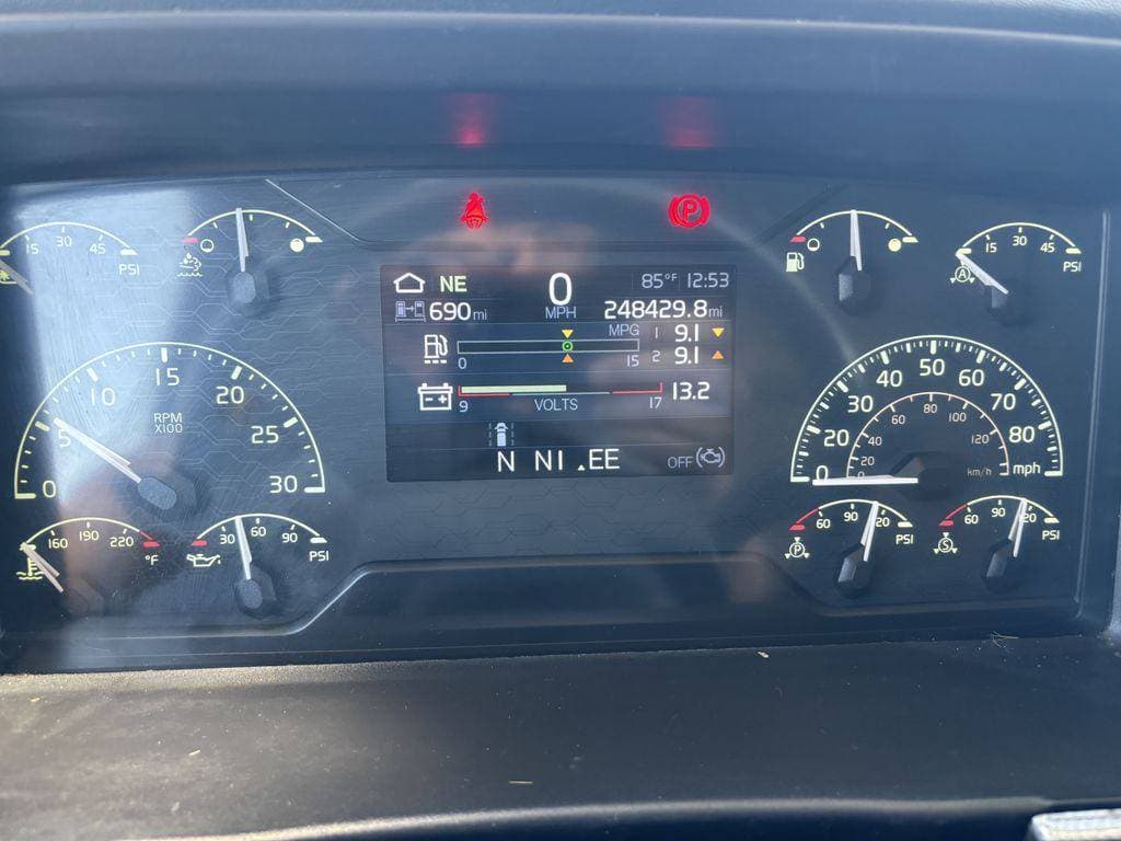 2023 Volvo VNL image 13