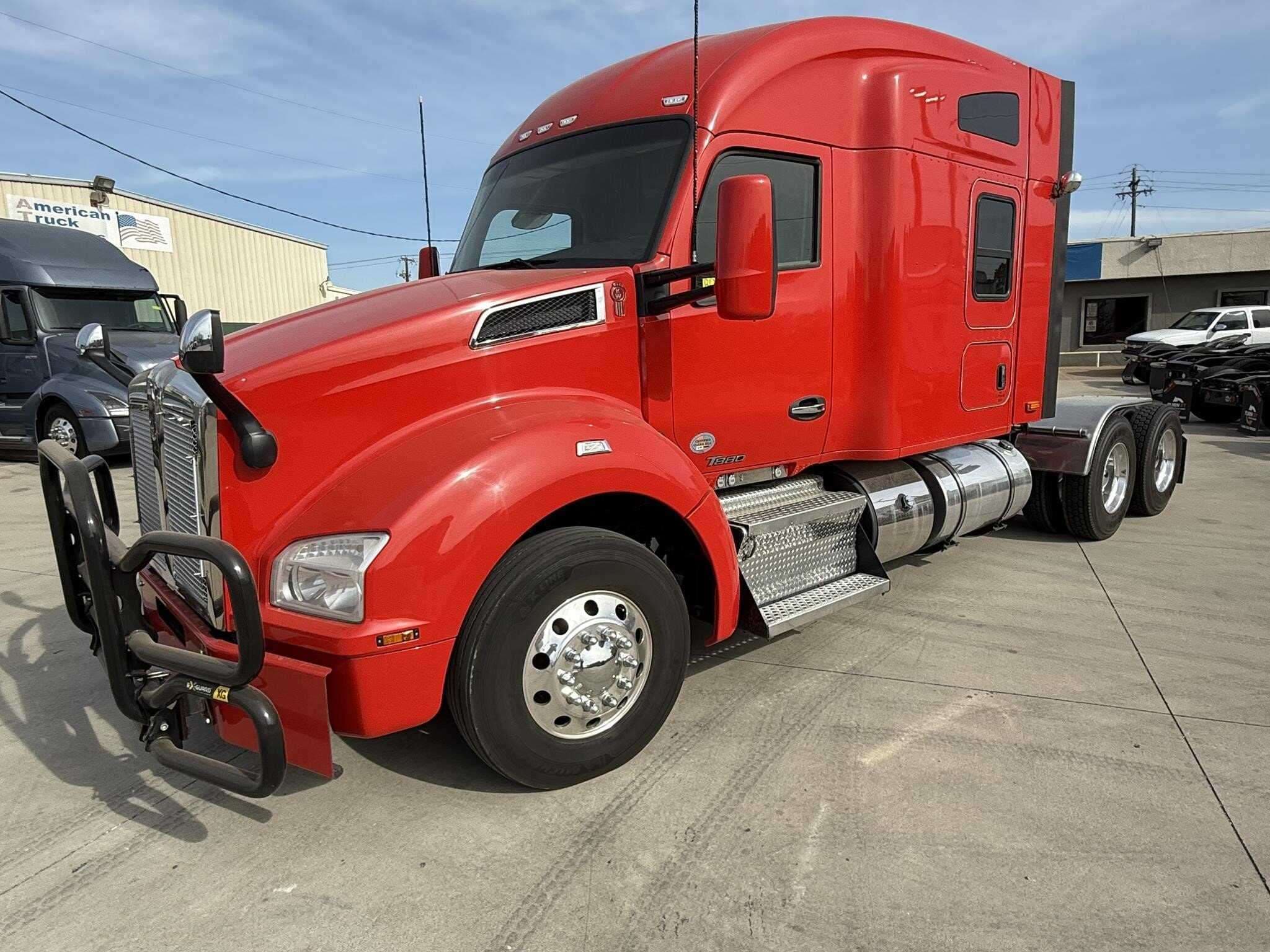 2022 Kenworth T880 image 1