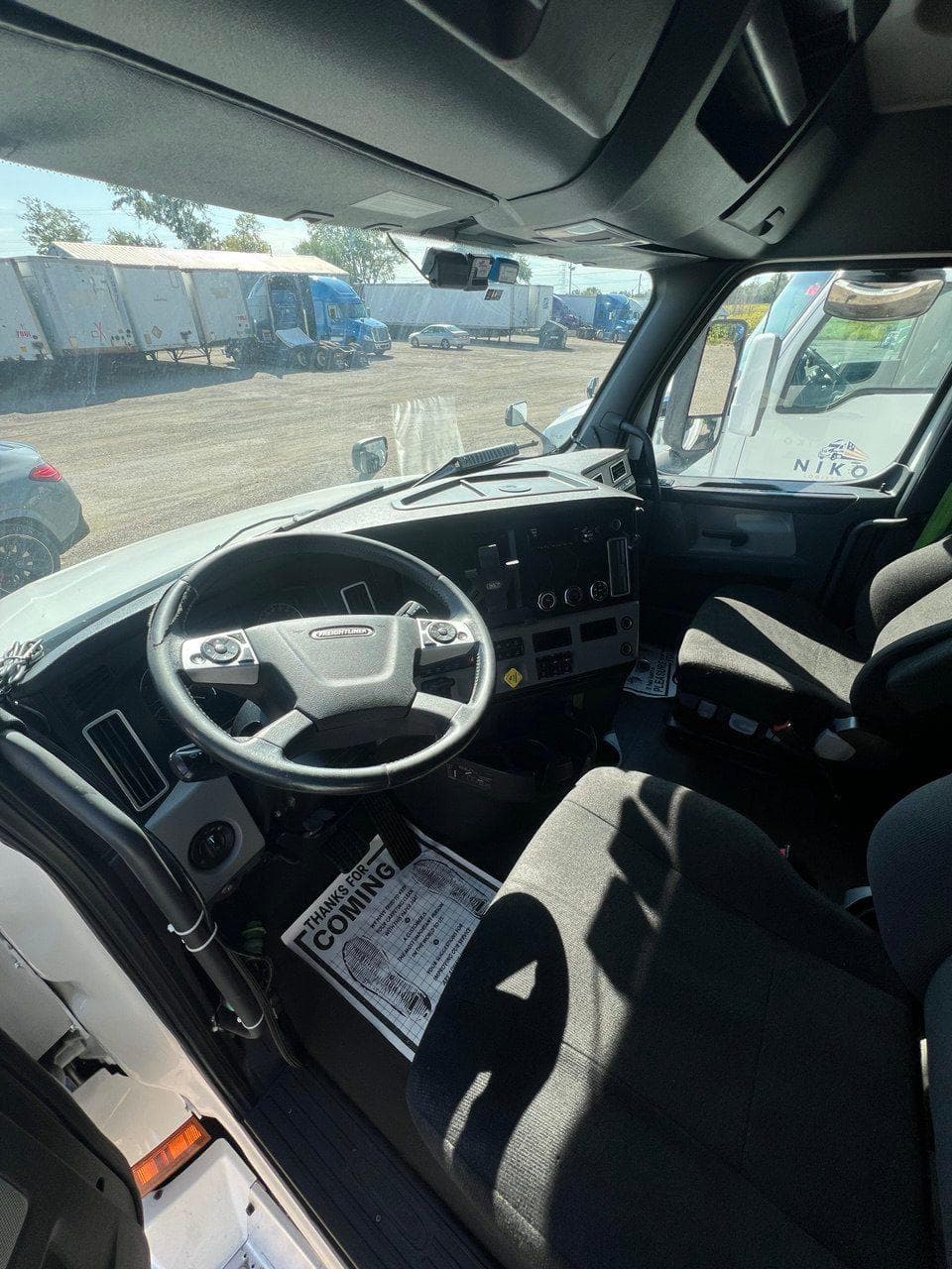 2020 Freightliner Cascadia 126 image 7