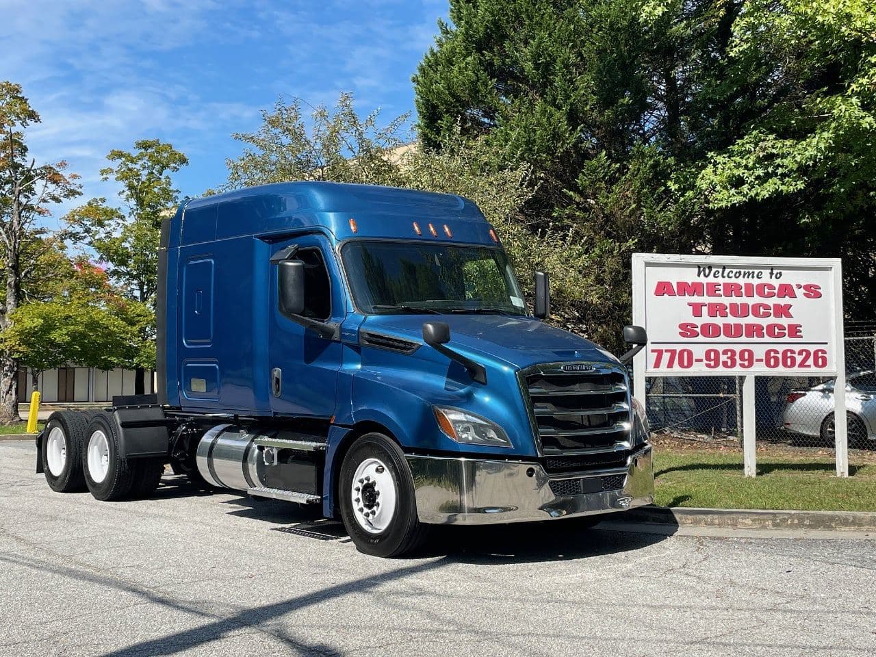 2020 Freightliner Cascadia 126 image 1
