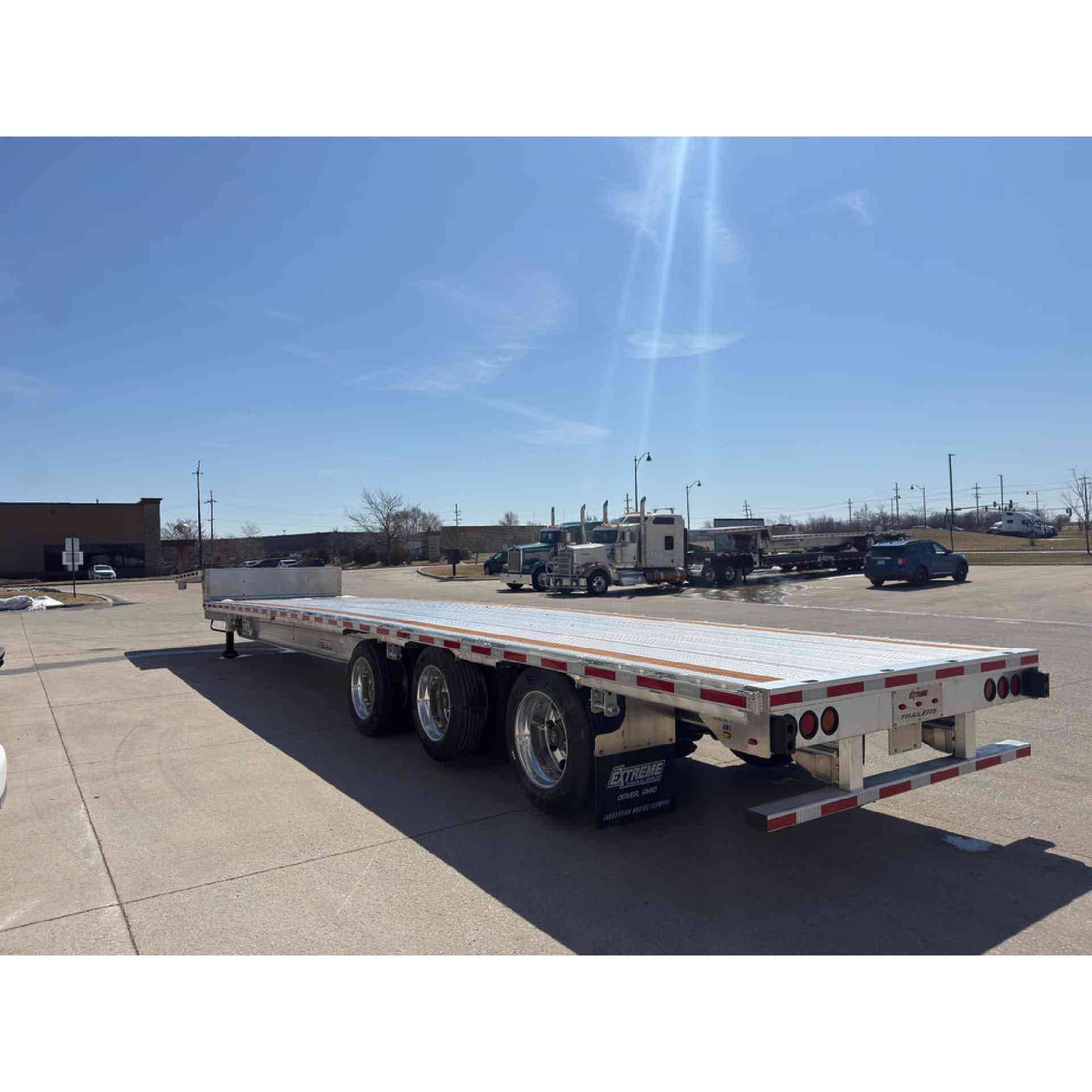 2027 Extreme XS70 Step Deck Tri Axle R22.5 image 3