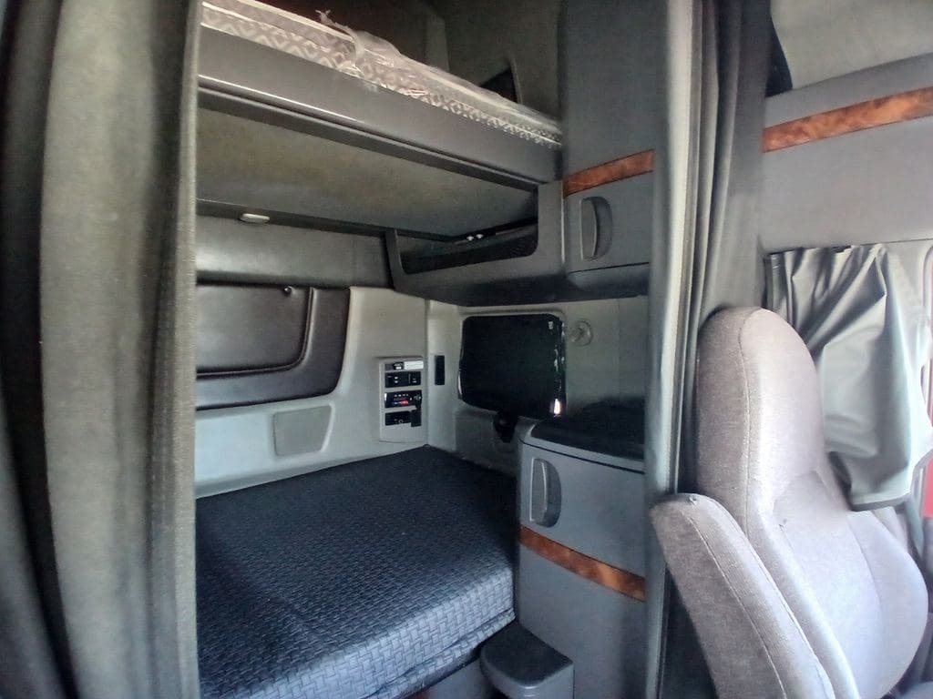 Used 2021 INTERNATIONAL LT625 image 20