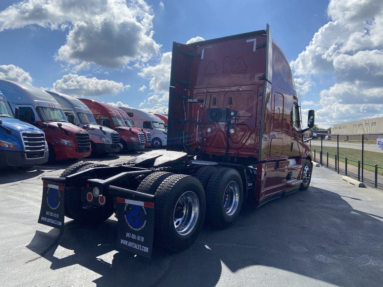 2020 FREIGHTLINER Cascadia CA126 Tandem Axle Sleeper image 5