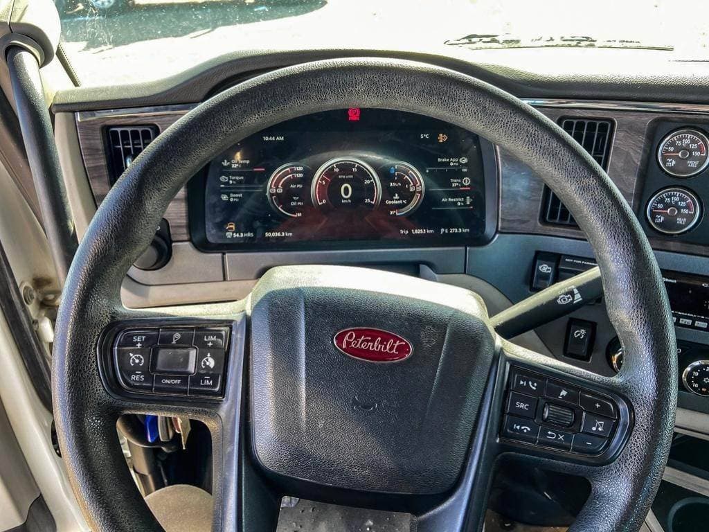 2023 Peterbilt 567 image 6