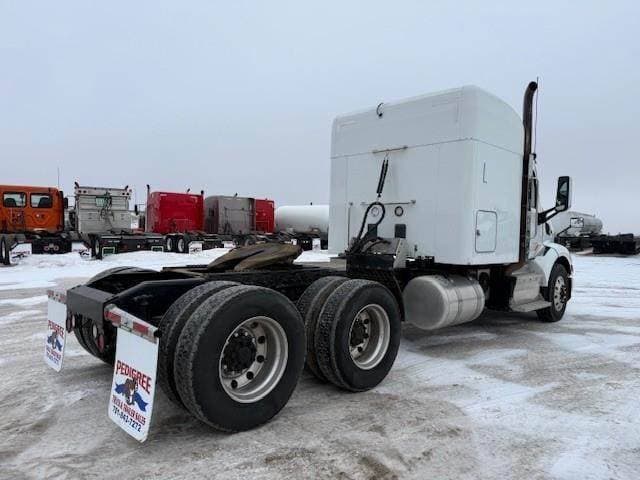 2017 Peterbilt 579 image 4