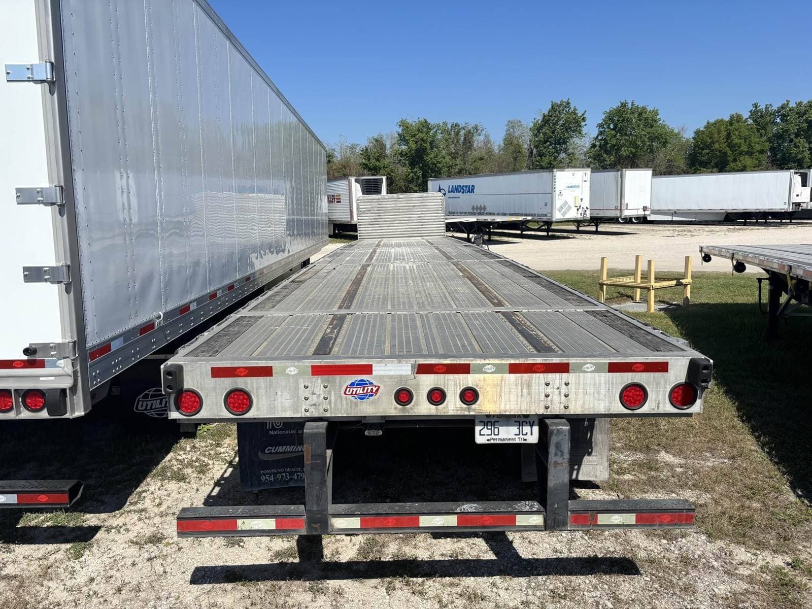 2019 Utility 4000AE image 3