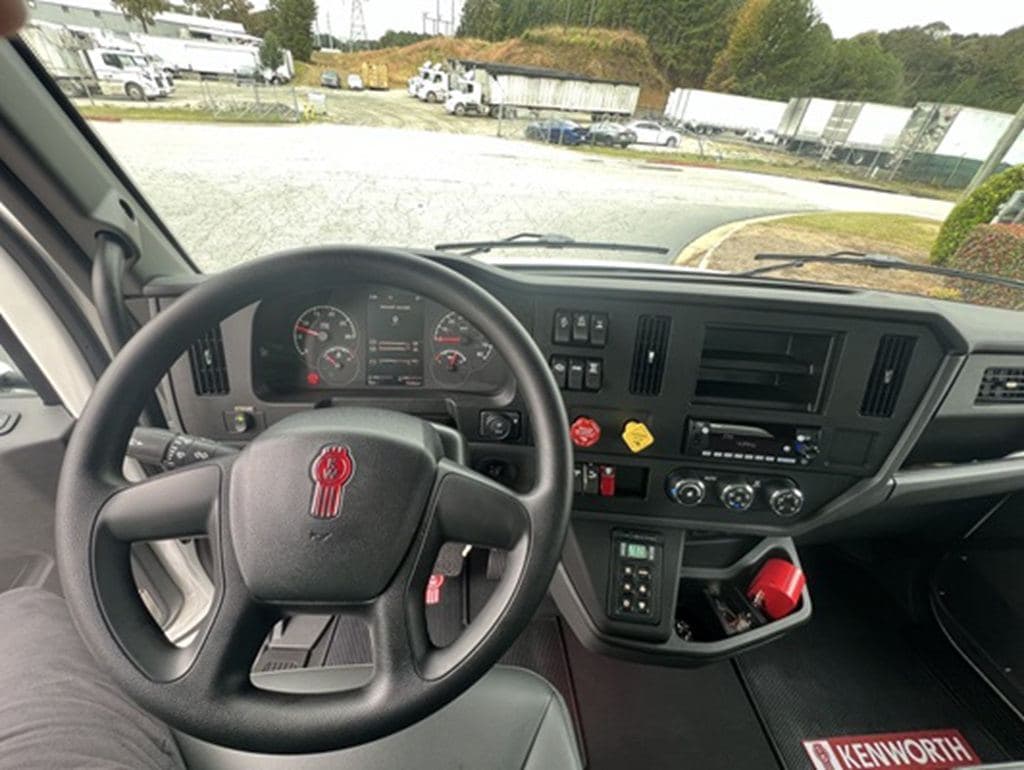 New 2026 KENWORTH T280 image 3
