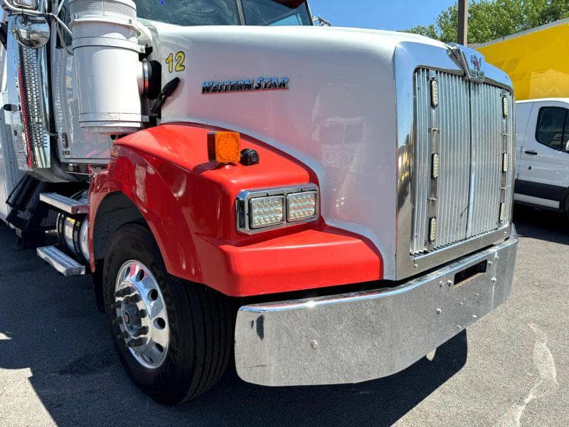 2017 Western Star 4900 image 6
