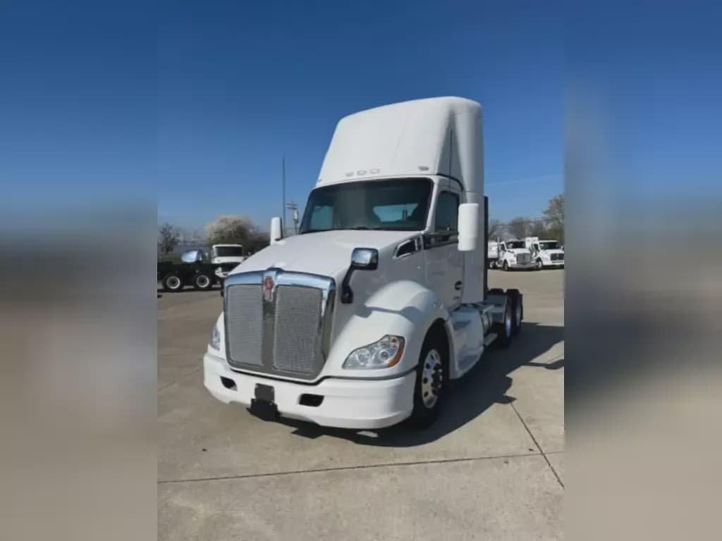 2022 Kenworth T680 image 1