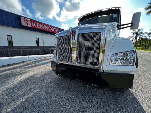 2024 Kenworth T880 image 8