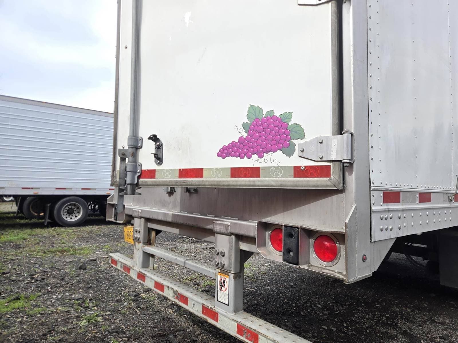 2018 Great Dane 53 ft Reefer Trailer - Fixed Axle, Swing Door, Thermo King image 13