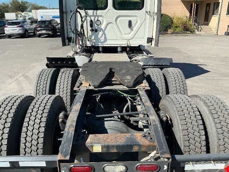 2021 Freightliner Cascadia image 8