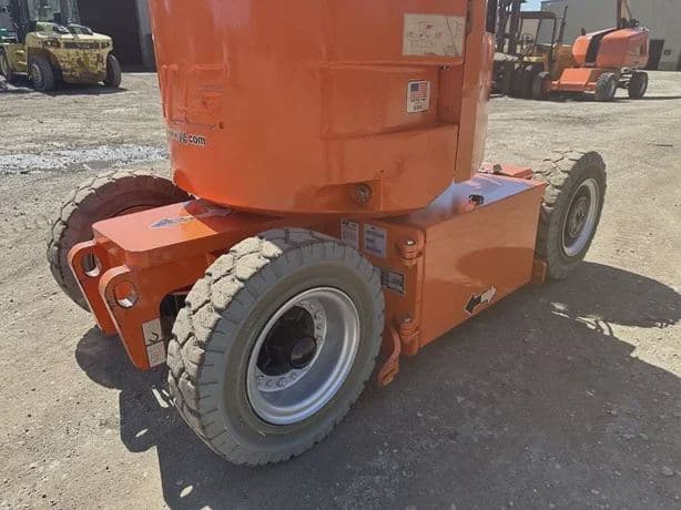 2016 JLG E300AJ image 6