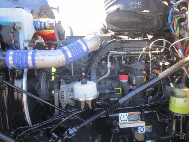 2020 Peterbilt 567 image 7