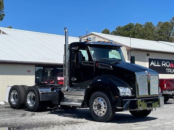 2026 Kenworth T880 image 2