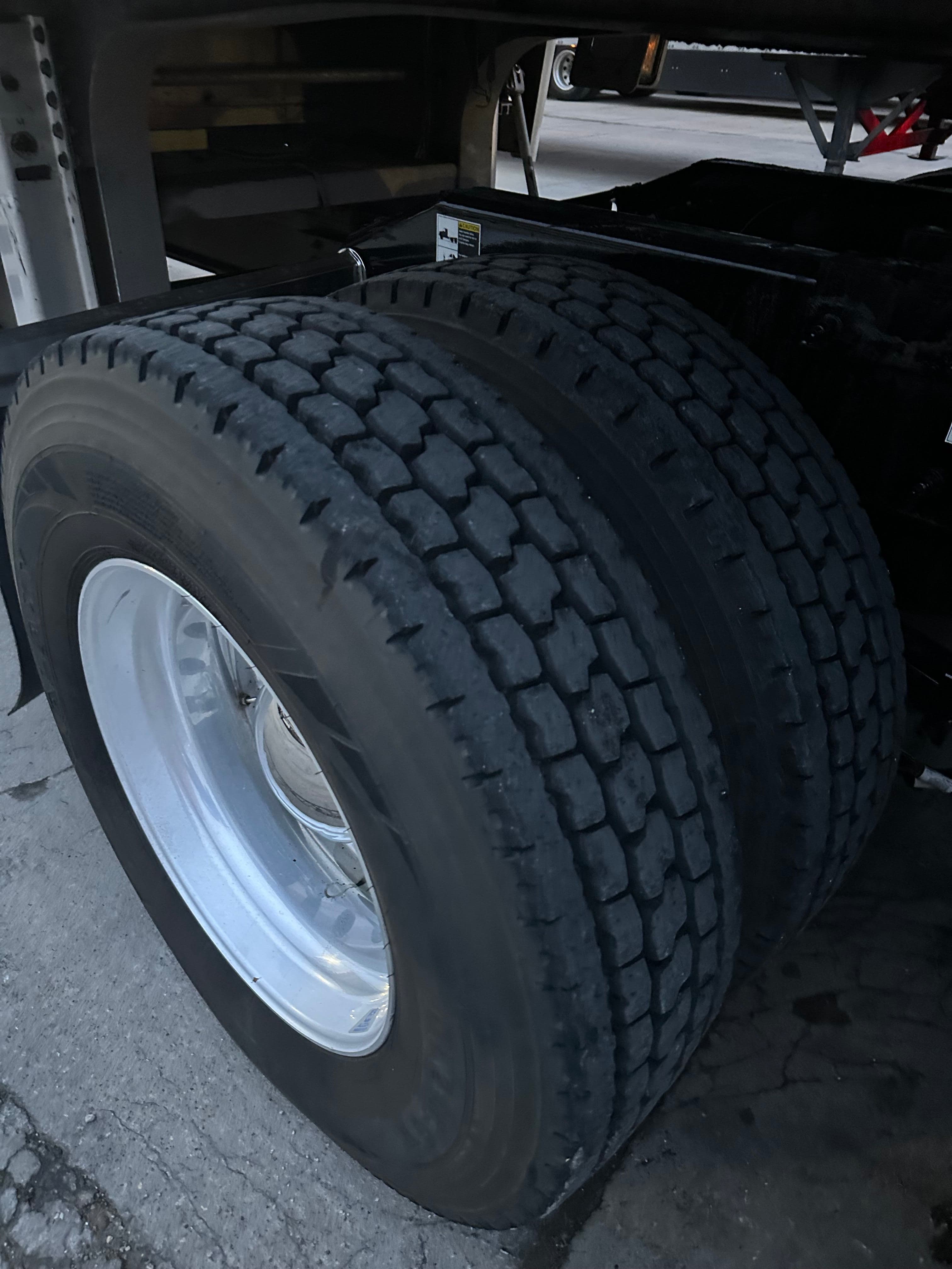 2023 Peterbilt 579 image 4