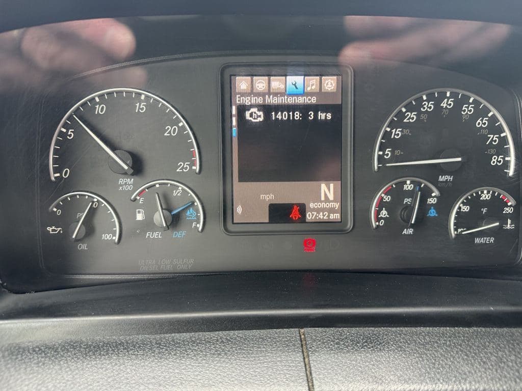 Used 2024 FREIGHTLINER PT126064ST image 17