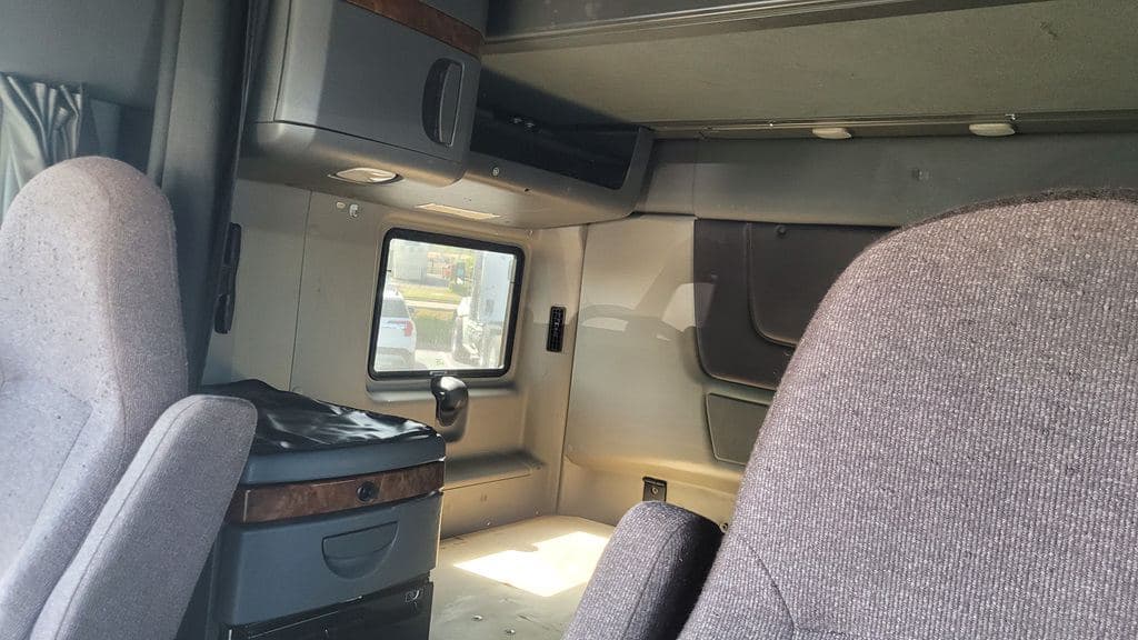 Used 2021 INTERNATIONAL LT625 image 17