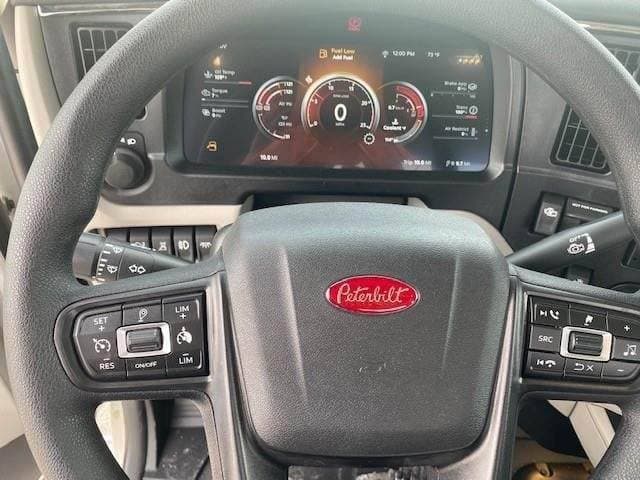 2027 Peterbilt 589 image 3