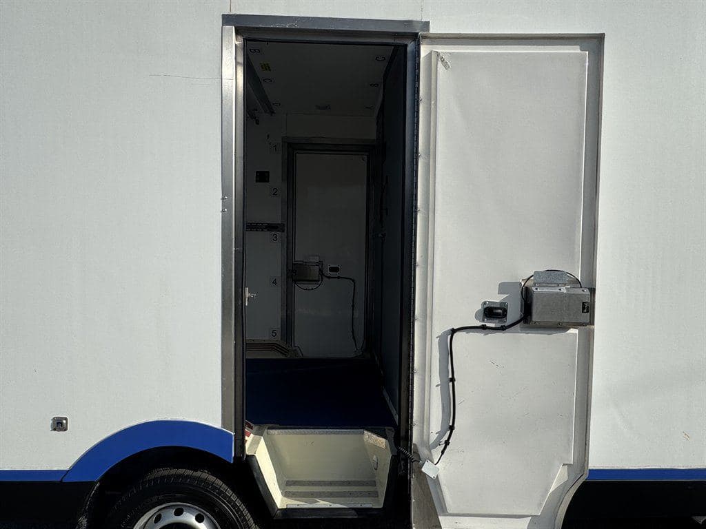 2023 Ford Transit T-350 image 18