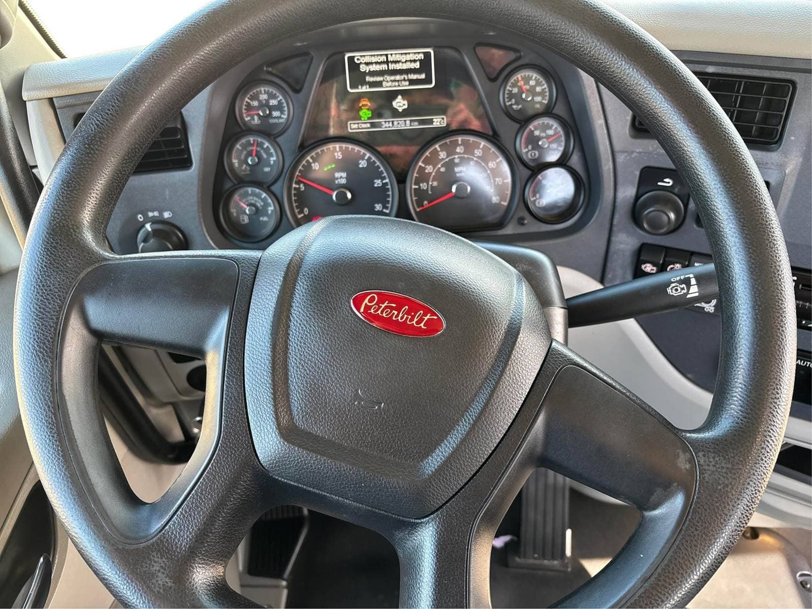 2020 Peterbilt 579 image 9