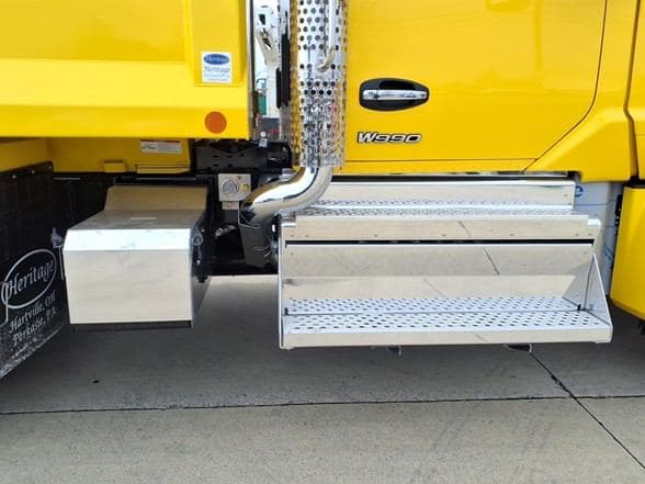 2026 Kenworth W990 image 3