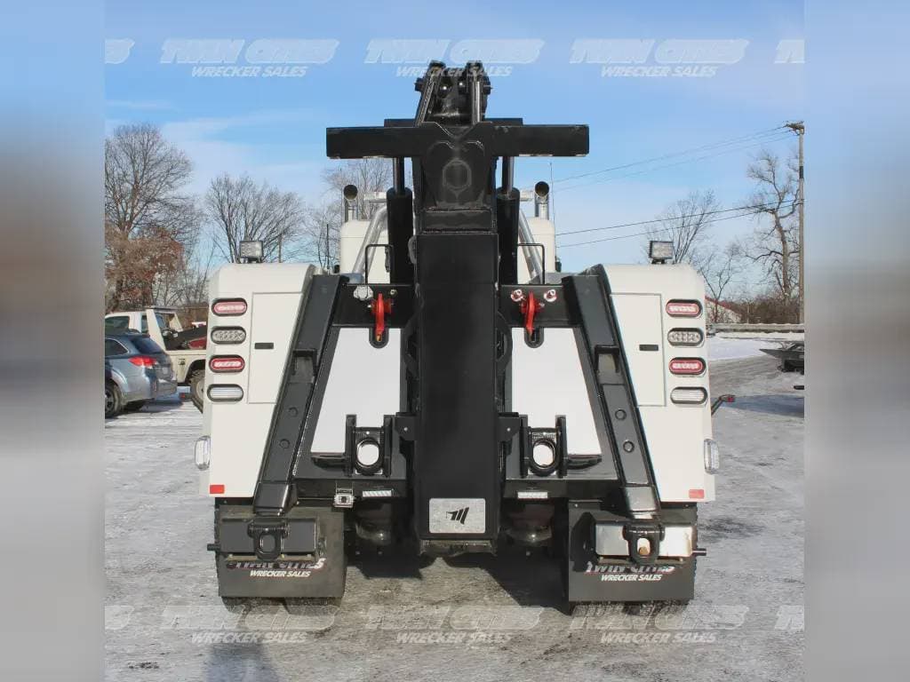 2025 Peterbilt 589 image 14