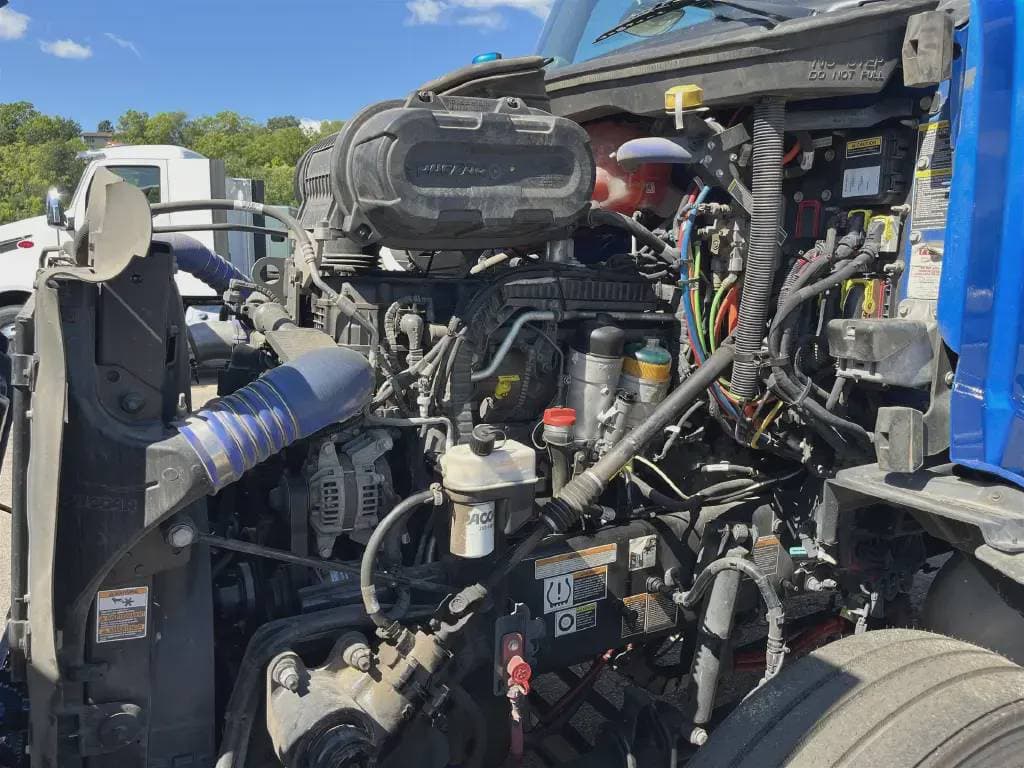 2022 Peterbilt 579 image 5