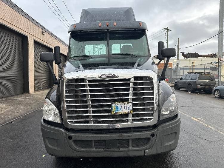 2018 Freightliner Cascadia image 11