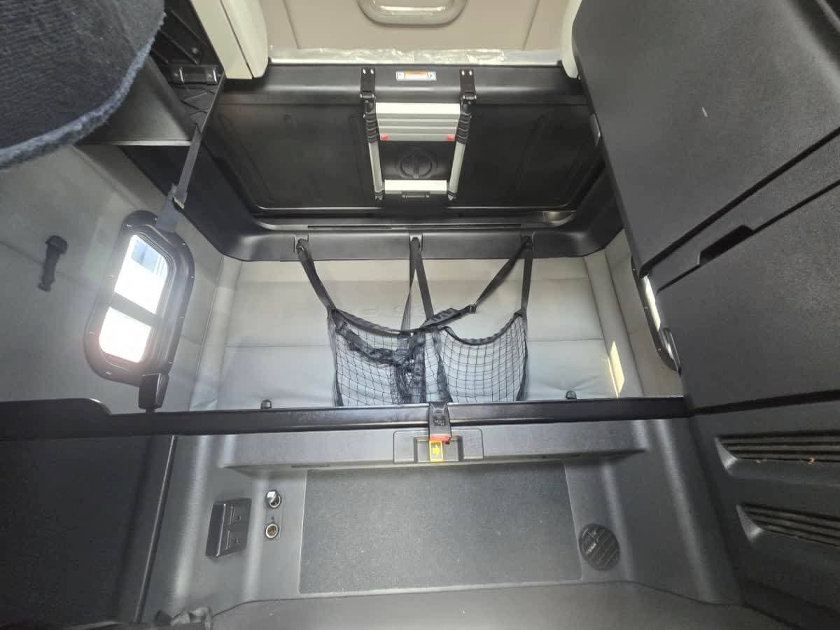 2020 Freightliner Cascadia 126 Sleeper Semi Truck - 80" Condo Sleeper, 455HP, 12 Speed Automatic image 8