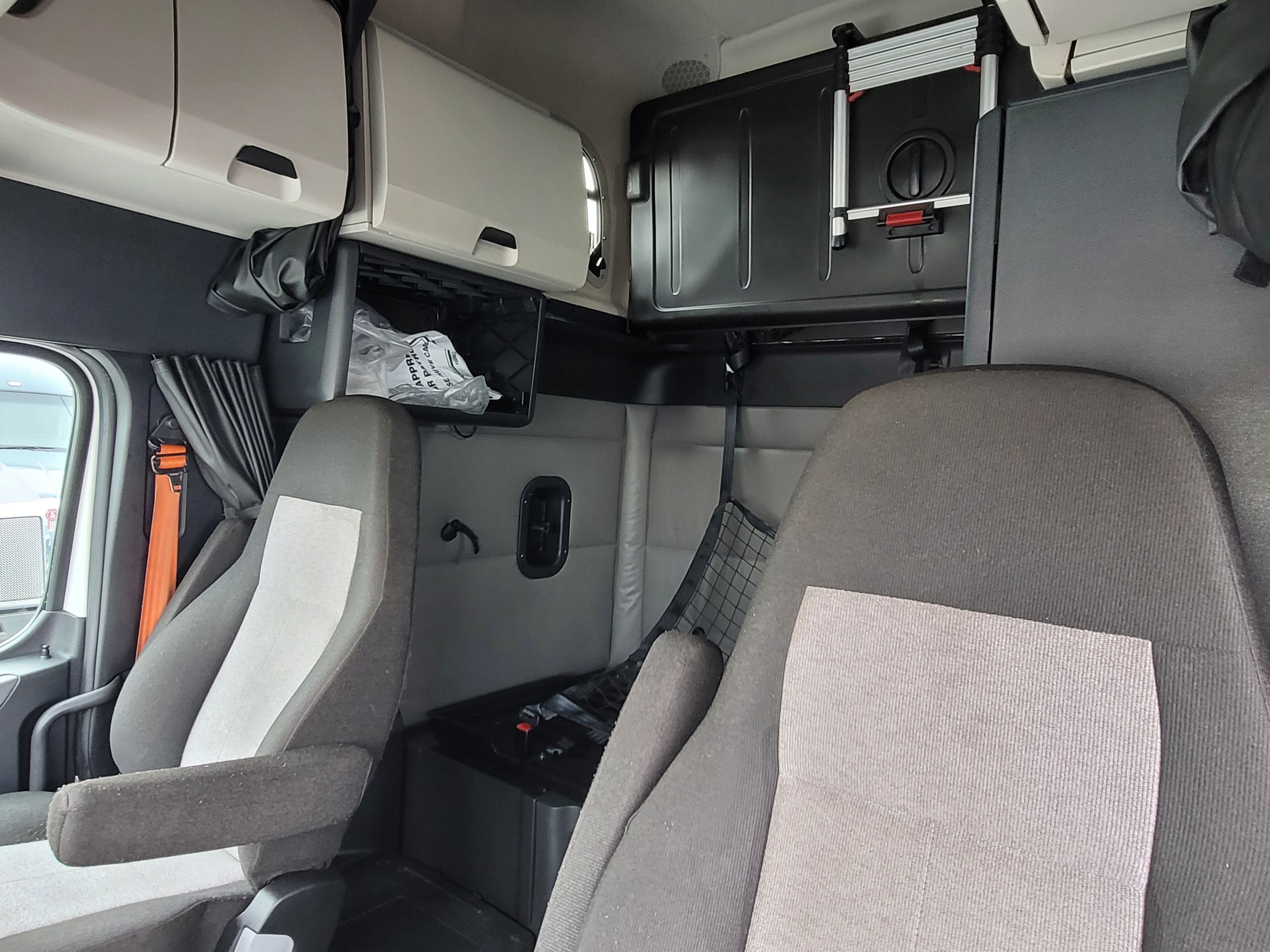 2022 Freightliner Cascadia 126 image 8